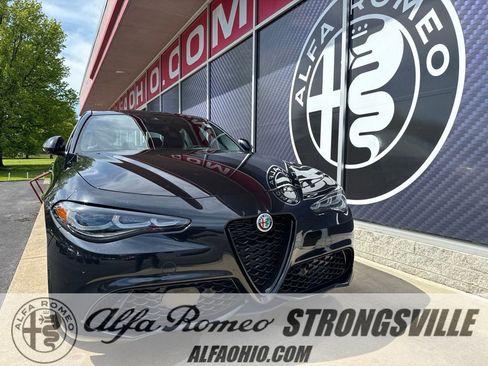 Used 2024 Alfa Romeo Giulia AWD image 1