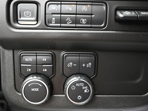 Used 2023 Chevrolet Tahoe High Country AWD/4WD image 21