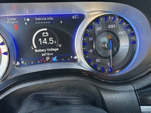 Used 2018 Chrysler 300 S image 19