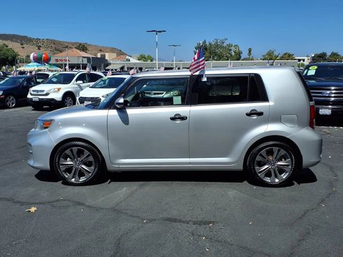 Used 2012 Scion xB FWD image 4