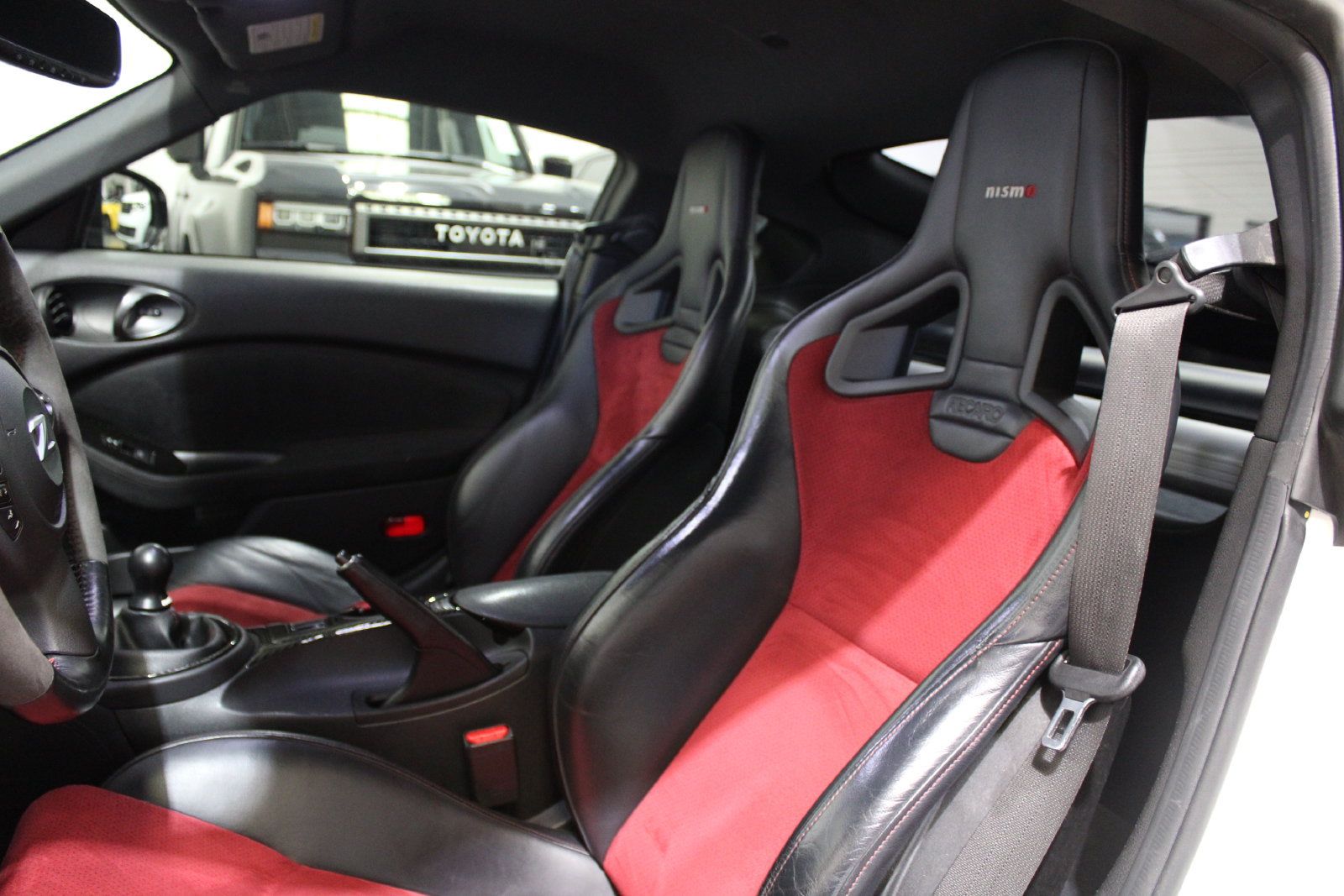 Used 2019 Nissan 370Z NISMO RWD image 25