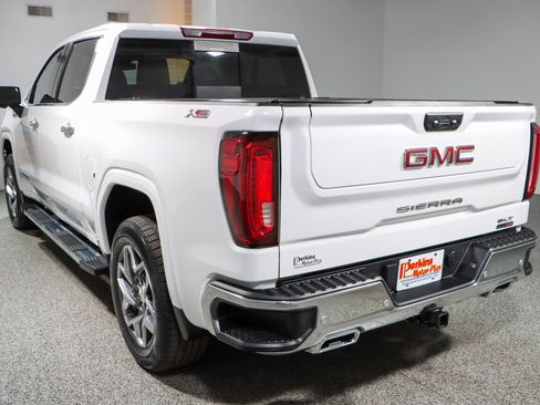 Used 2024 GMC Sierra 1500 SLT AWD/4WD image 9