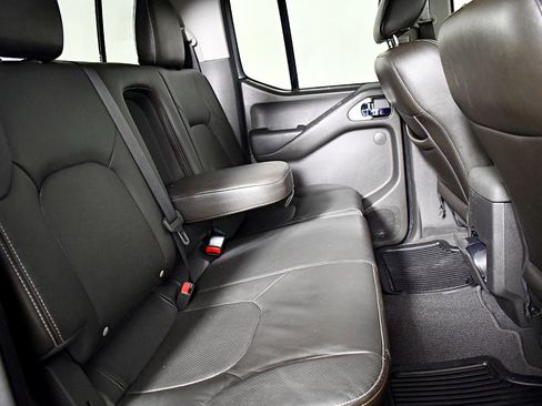 Used 2019 Nissan Frontier PRO-4X w/ Pro-4x Luxury Package image 38