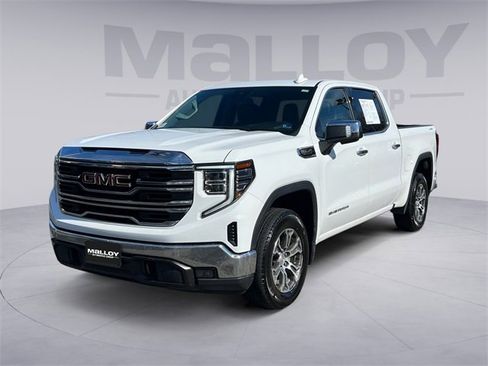 Used 2025 GMC Sierra 1500 SLT image 1