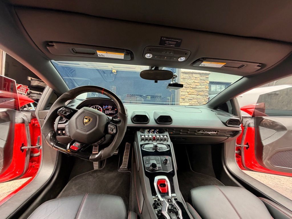 Used 2017 Lamborghini Huracan LP 610-4 AWD/4WD image 32
