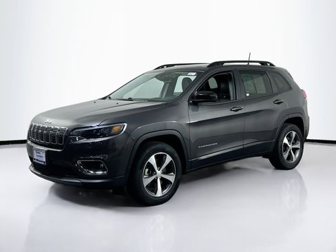Used 2022 Jeep Cherokee Limited image 1