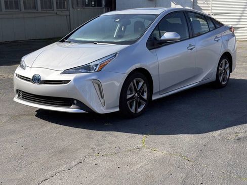 Used 2022 Toyota Prius LE image 1