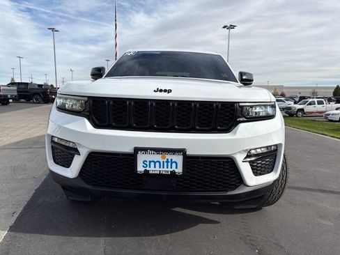 Used 2023 Jeep Grand Cherokee Limited w/ Black Appearance Package image 8