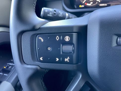 Used 2025 Land Rover Defender 110 X-Dynamic SE image 23