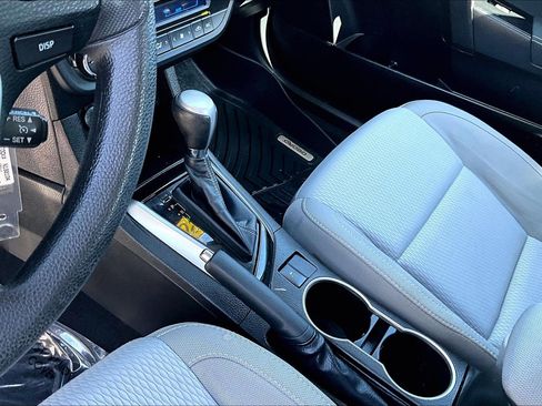 Used 2015 Toyota Corolla LE image 16