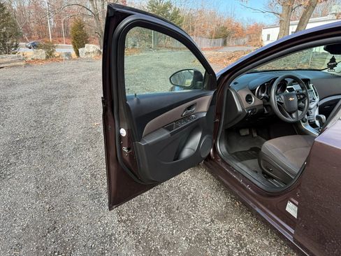 Used 2015 Chevrolet Cruze LT image 28