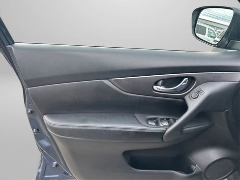 Used 2016 Nissan Rogue S w/ Appearance Package image 24