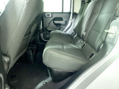 Used 2021 Jeep Gladiator Willys image 23