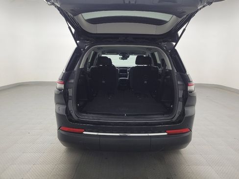 Used 2023 Jeep Grand Cherokee L Laredo image 29