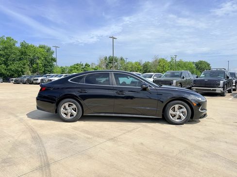 Used 2022 Hyundai Sonata SE w/ Cargo Package FWD image 4