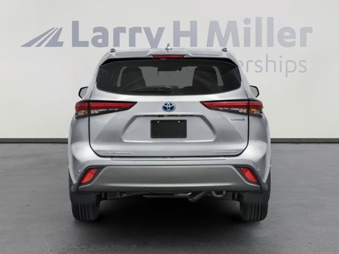 New 2026 Toyota Highlander Platinum image 8