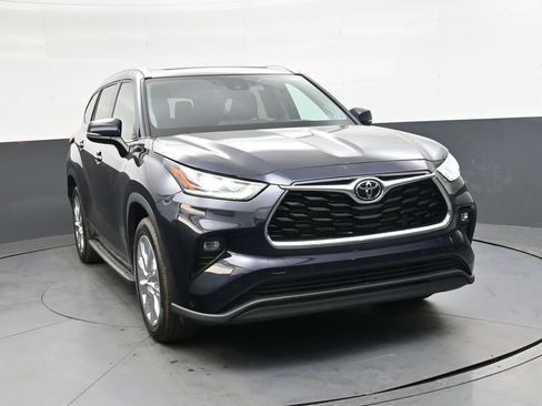 Used 2023 Toyota Highlander Limited FWD image 10
