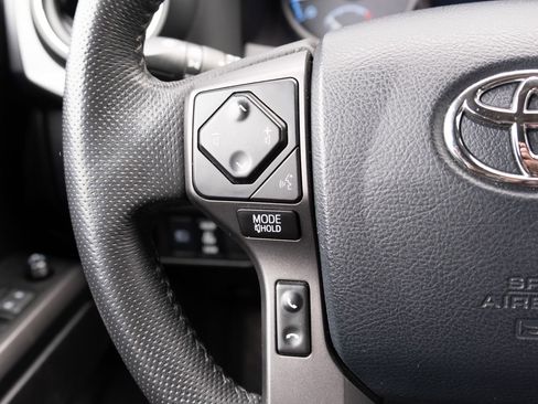 Used 2020 Toyota Tacoma TRD Sport image 6