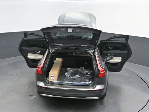 New 2026 Volvo V60 B5 Cross Country Ultra w/ Protection Package Premier AWD/4WD image 40
