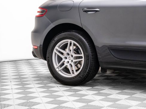 Used 2017 Porsche Macan image 32
