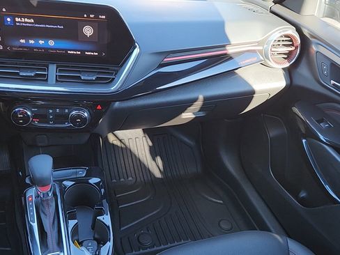 Used 2025 Chevrolet Trax RS image 6