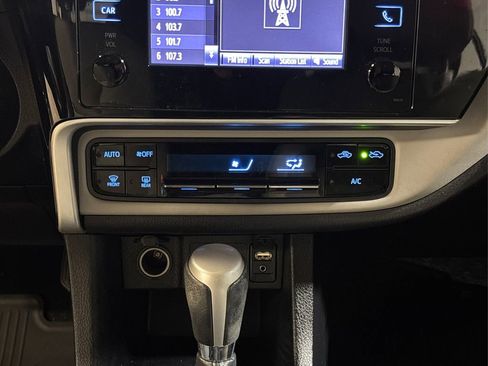 Used 2019 Toyota Corolla LE image 29