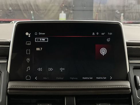 Used 2022 GMC Yukon XL SLT w/ SLT Premium Package image 18