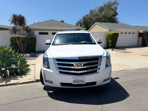 Used 2020 Cadillac Escalade Luxury RWD image 18