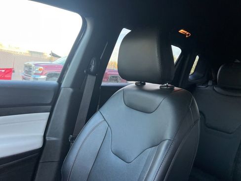 Used 2023 Jeep Compass Limited image 18