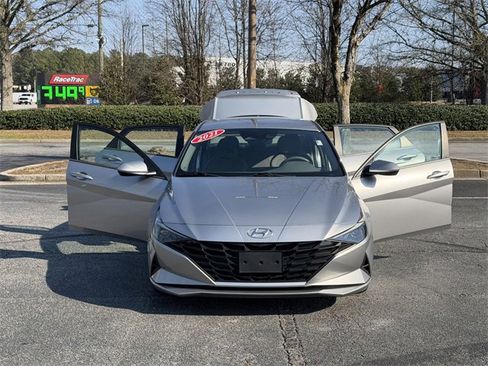 Used 2021 Hyundai Elantra SE image 9