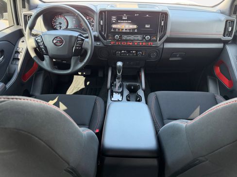 Used 2025 Nissan Frontier Pro-X image 3