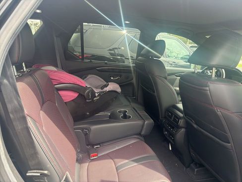 Used 2025 Honda Pilot Black Edition image 5