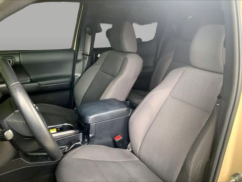 Used 2018 Toyota Tacoma TRD Sport w/ Technology Package AWD/4WD image 8