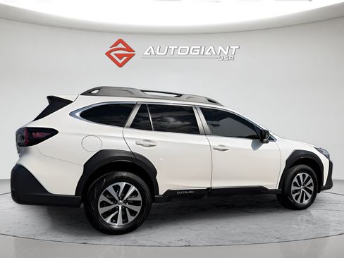 Used 2024 Subaru Outback Premium AWD/4WD image 8