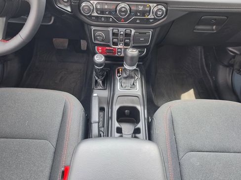 Used 2024 Jeep Wrangler Unlimited Rubicon w/ Technology Group AWD/4WD image 30