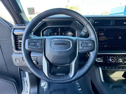 Used 2025 GMC Sierra 2500 Denali Ultimate image 12