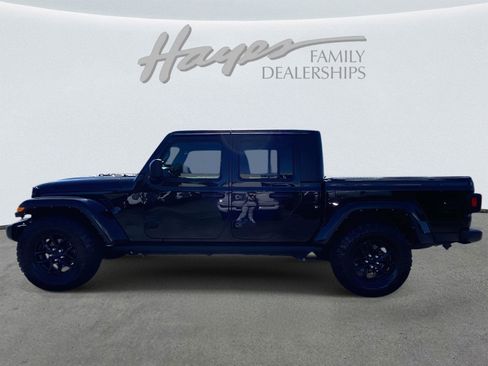 Certified 2022 Jeep Gladiator Sport AWD/4WD image 7