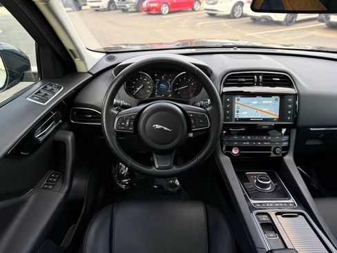 Used 2018 Jaguar F-PACE Premium image 29