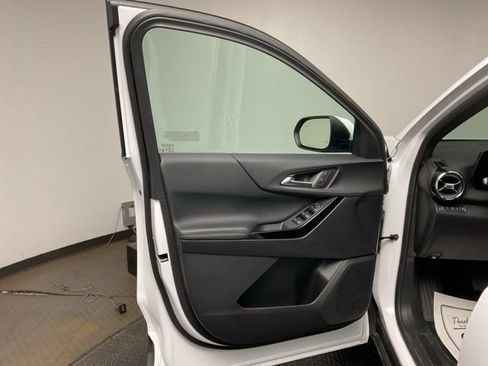 Certified 2025 Chevrolet Equinox LT image 10