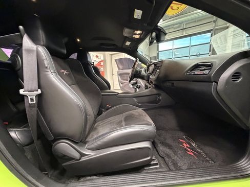 Used 2015 Dodge Challenger R/T Scat Pack w/ Scat Pack Appearance Package image 40