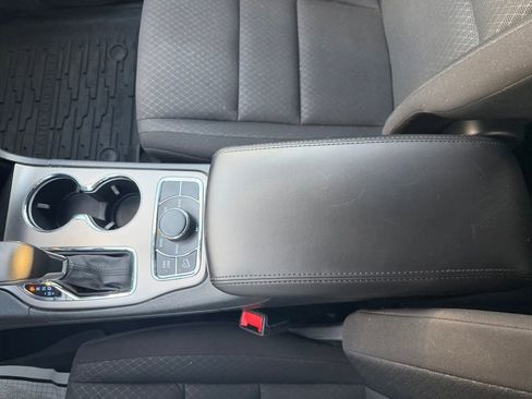 Used 2021 Jeep Grand Cherokee Laredo image 21