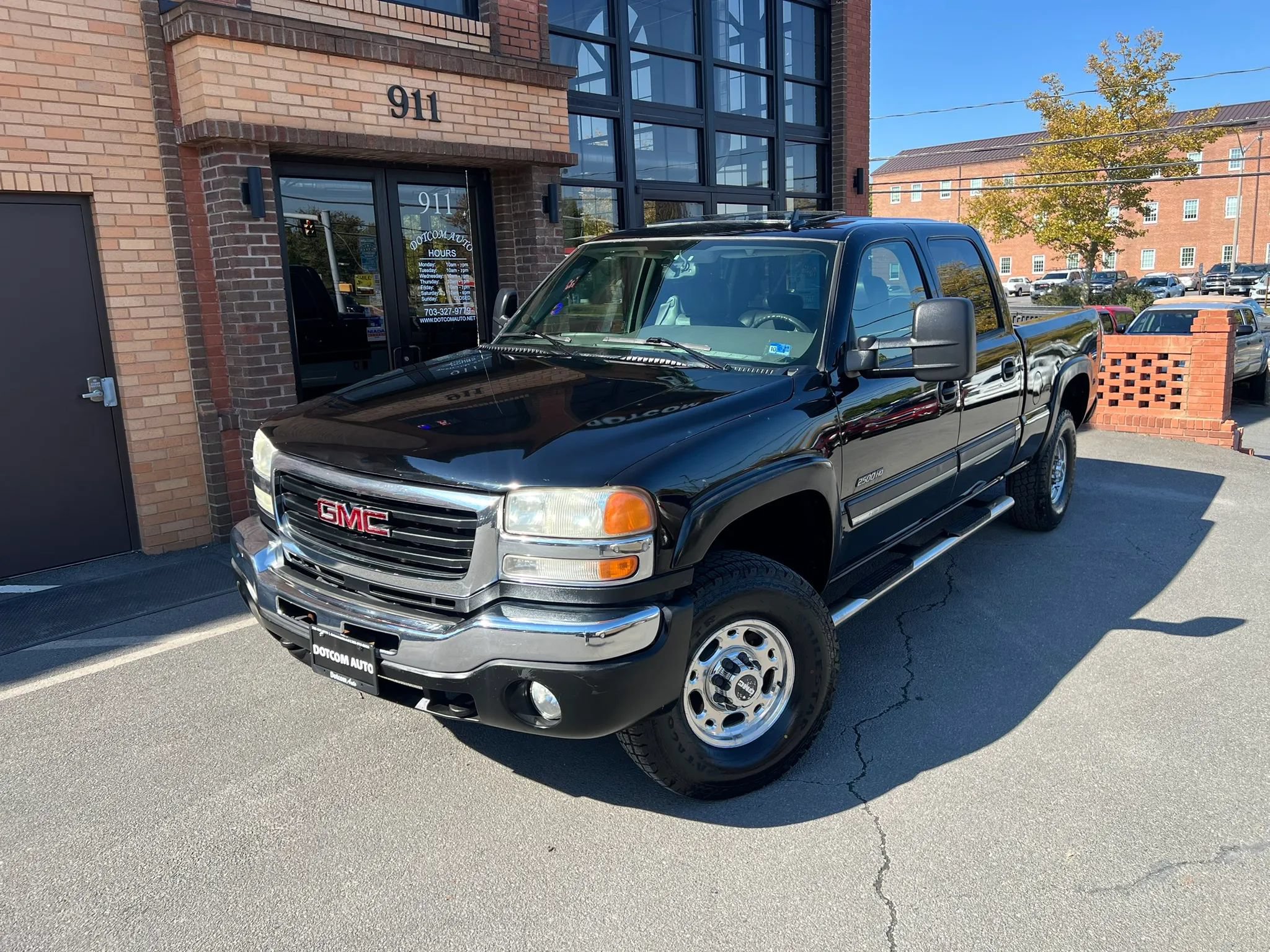 Used 2007 GMC Sierra 2500 SLE w/ Onstar Plus Package AWD/4WD image 1