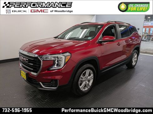 Used 2024 GMC Terrain SLE w/ Driver Convenience Package image 1