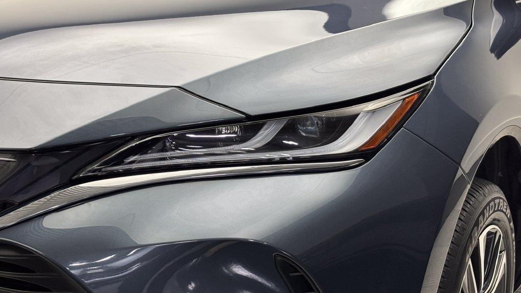 Certified 2023 Toyota Venza LE AWD/4WD image 3