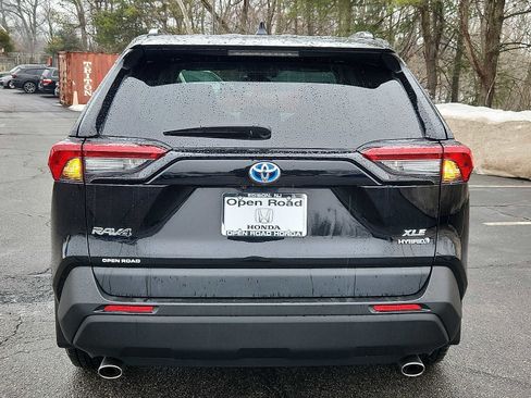 Used 2021 Toyota RAV4 XLE w/ XLE Grade Weather Package image 5