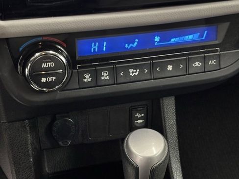 Used 2015 Toyota Corolla LE image 23