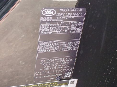 New 2025 Land Rover Discovery Dynamic SE image 39