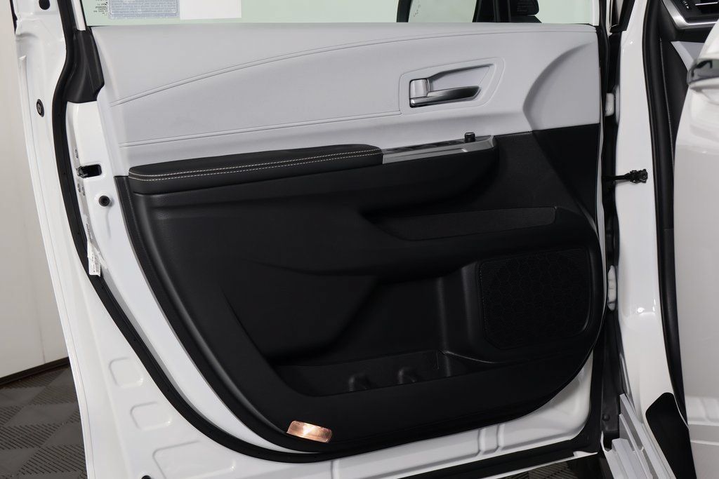 Used 2026 Toyota Sienna XSE FWD image 13