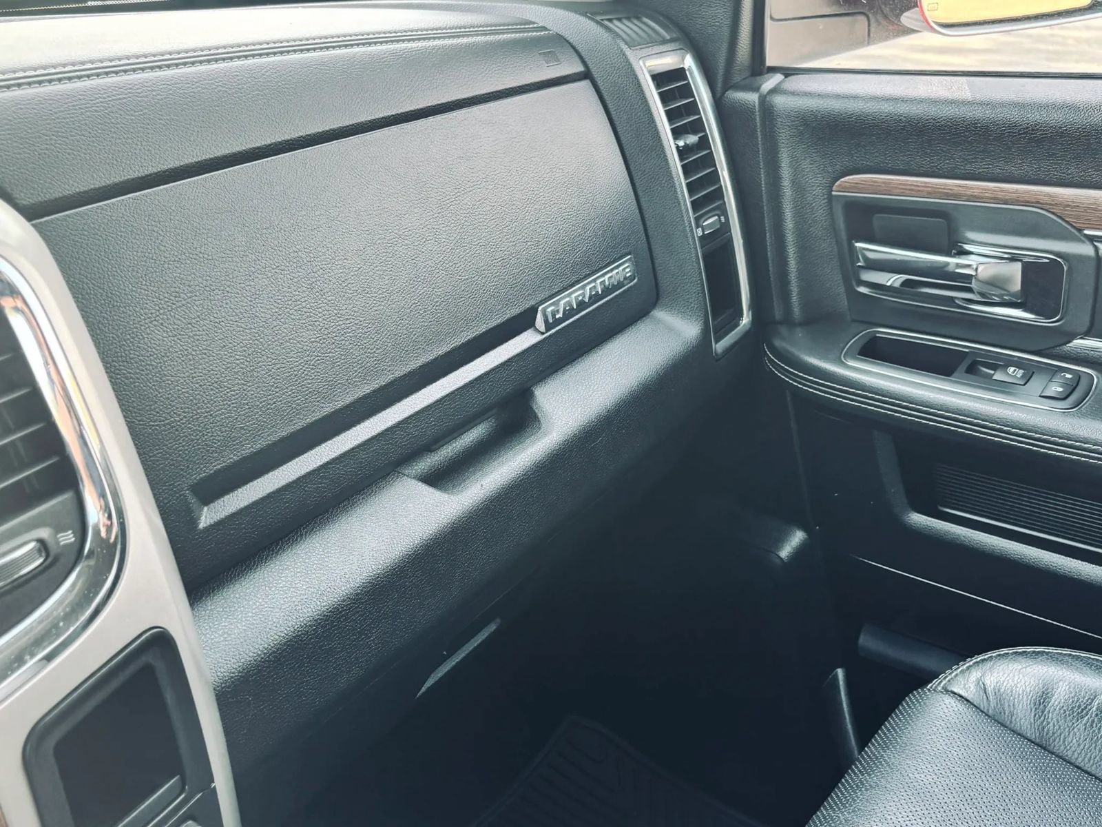 Used 2014 RAM 1500 Laramie w/ Trailer Tow Group AWD/4WD image 33