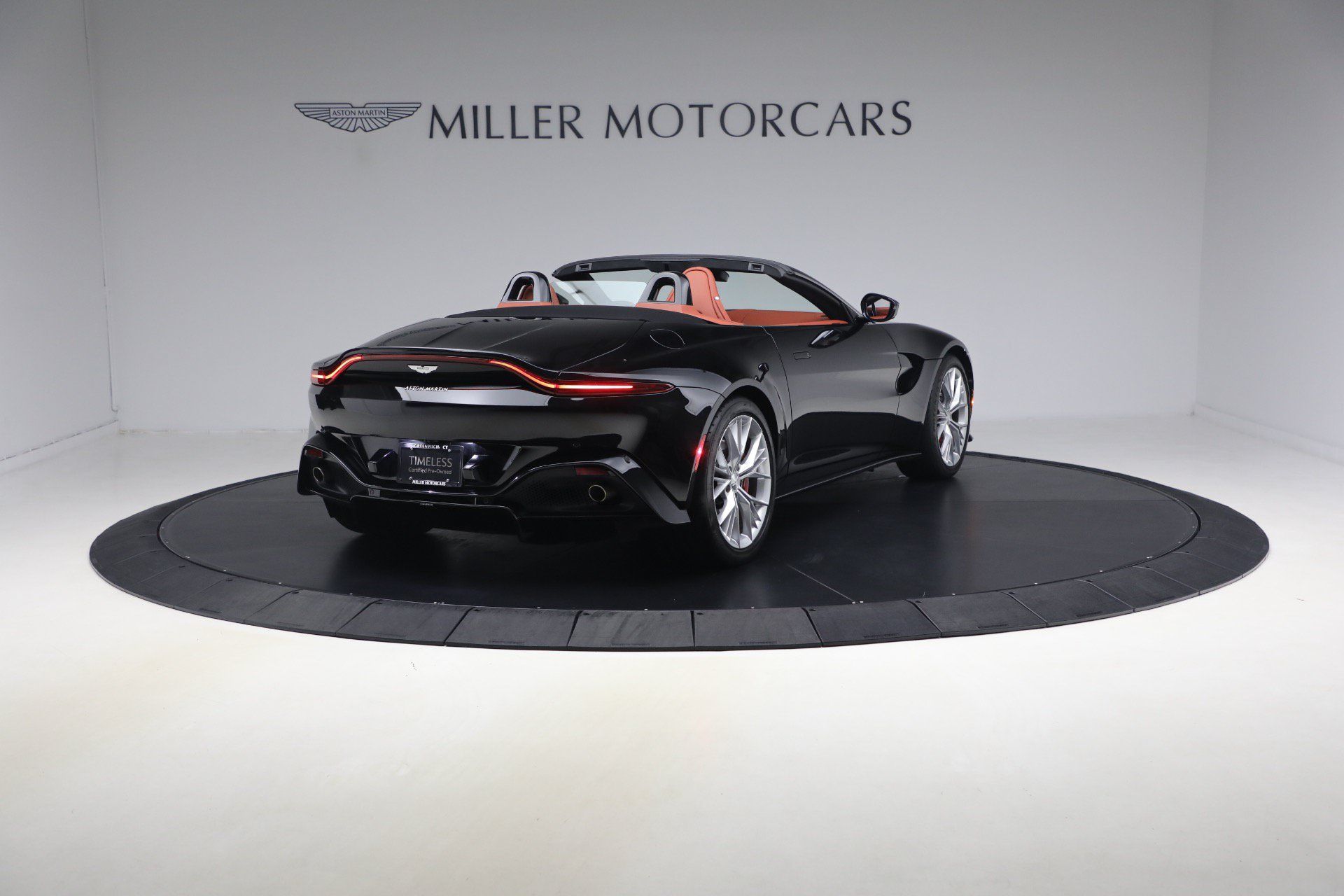 Used 2021 Aston Martin V8 Vantage Roadster RWD image 7